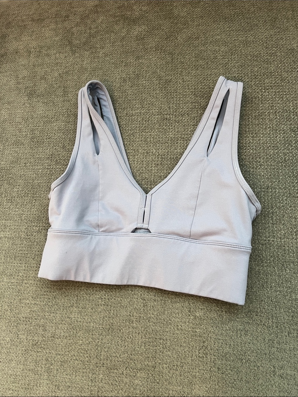 ALO Yoga Light Purple Seamless V-Neck Sports Bra